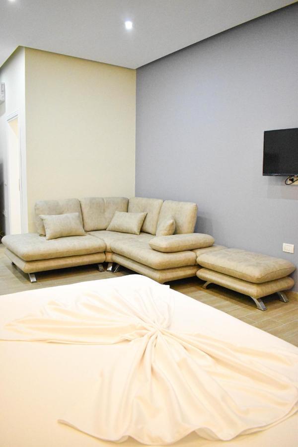 Delmar Apartments Golem  Luaran gambar